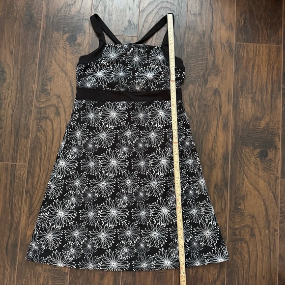 Soybu Small Black and White Floral Yoga Dress - Picture 8 of 8